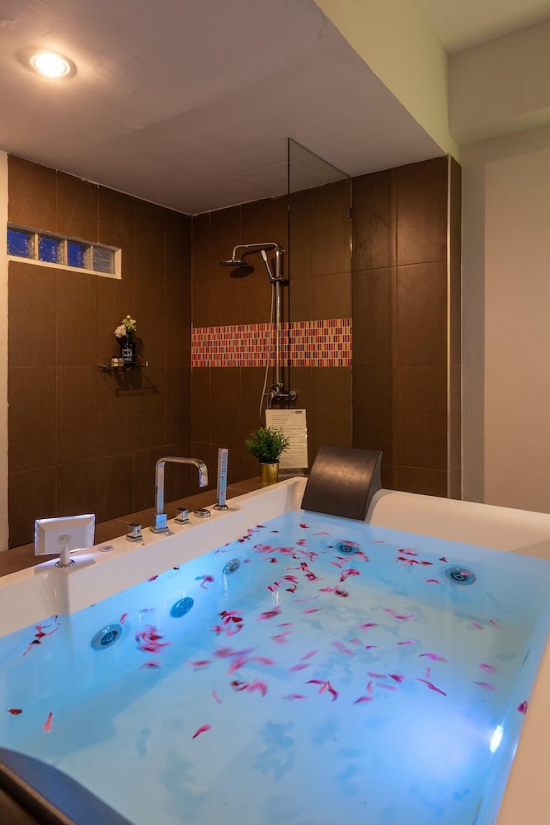 Baan Oliver Srinakarin Bangkok Luaran gambar