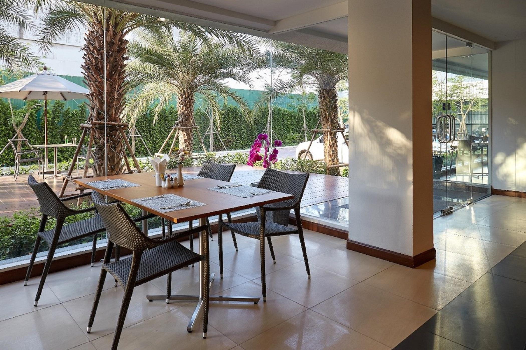 Baan Oliver Srinakarin Bangkok Luaran gambar