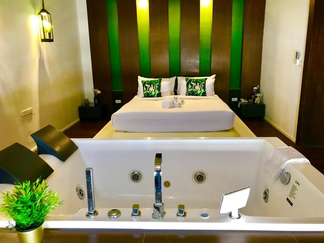 Baan Oliver Srinakarin Bangkok Luaran gambar